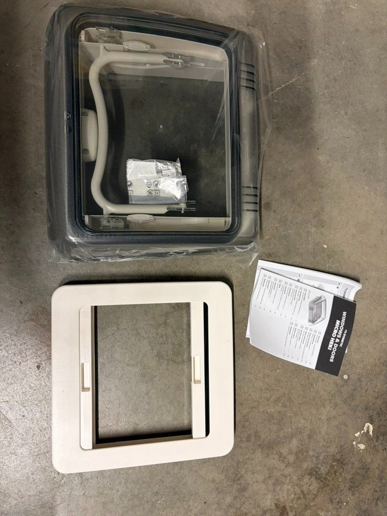 Dometic Finestre: Dachfenster Dometic Micro Heki 280x280mm – Nuovo e nell'imballaggio originale da Grenchen venduto da mur_d8zr 2