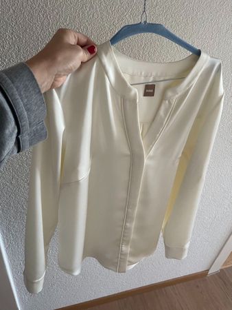Elegante Hugo Boss Seidenbluse, Crèmefarben, Grösse 42