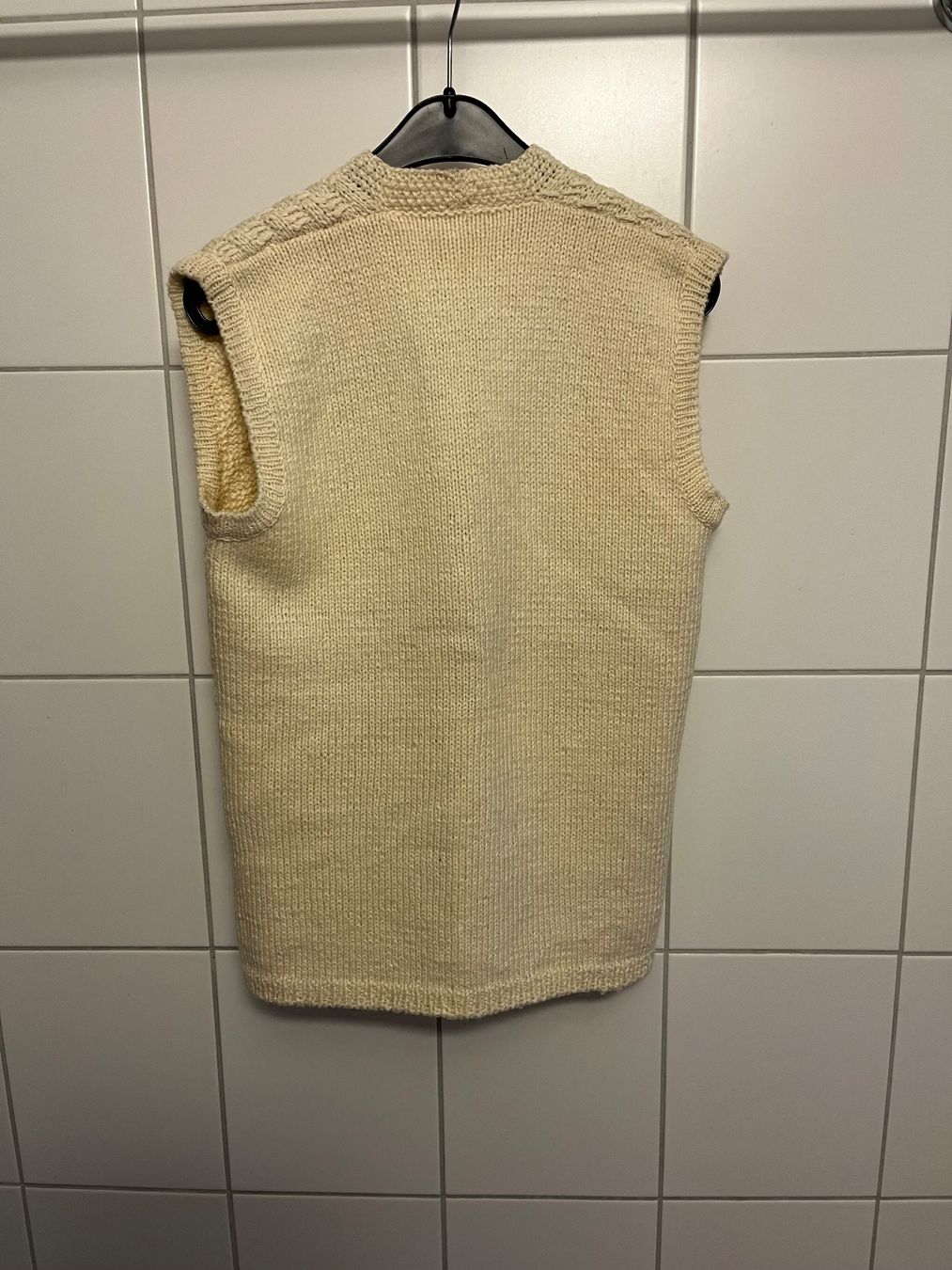 Gilet & Giacche senza maniche: Vintage Strickweste Pullunder beige Wolle 36 – Usato da Clarens venduto da Lois86 1
