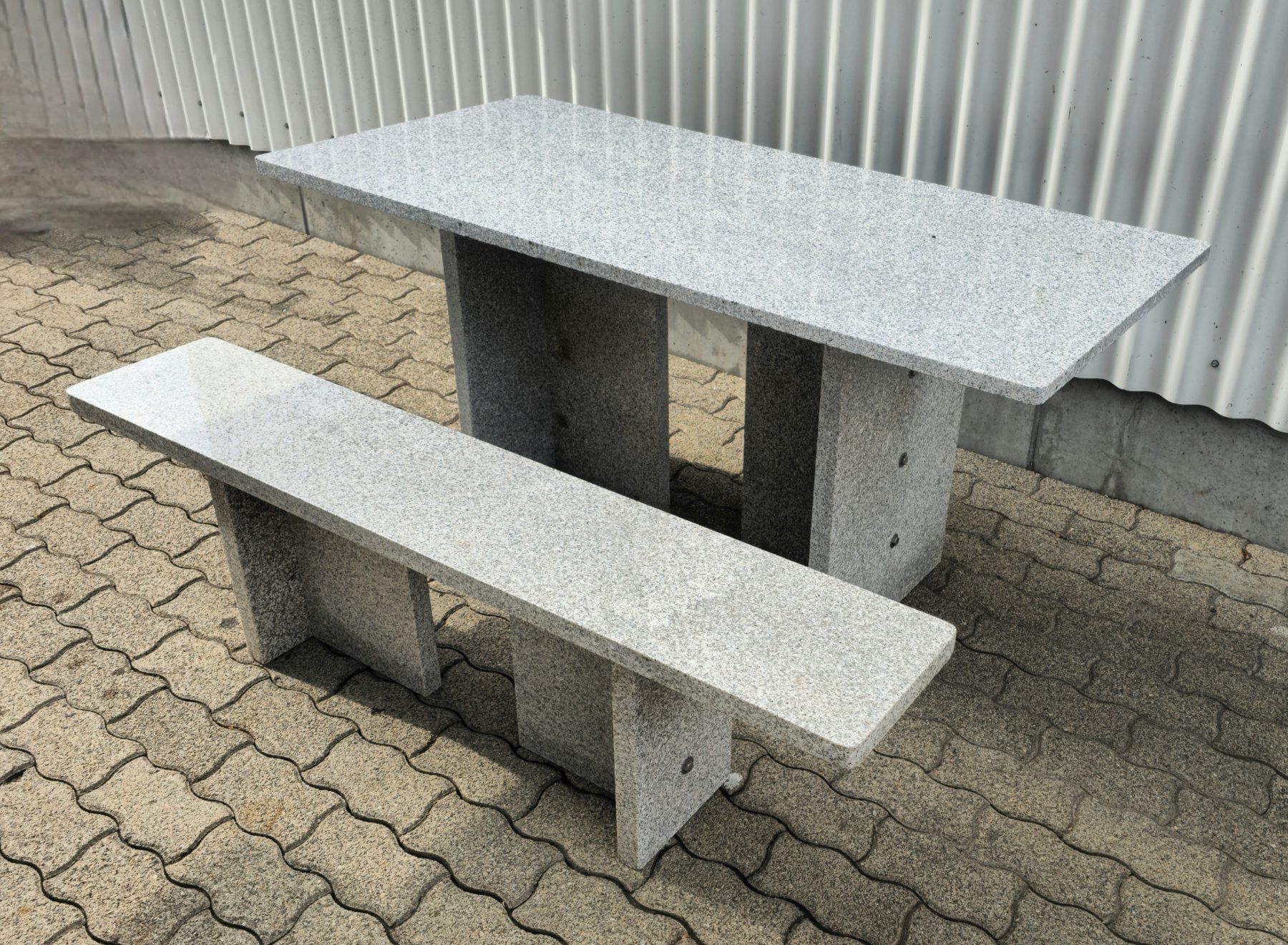 Tavoli: Granittisch mit Sitzbank – Usato da Etzgen venduto da juj_b678 1