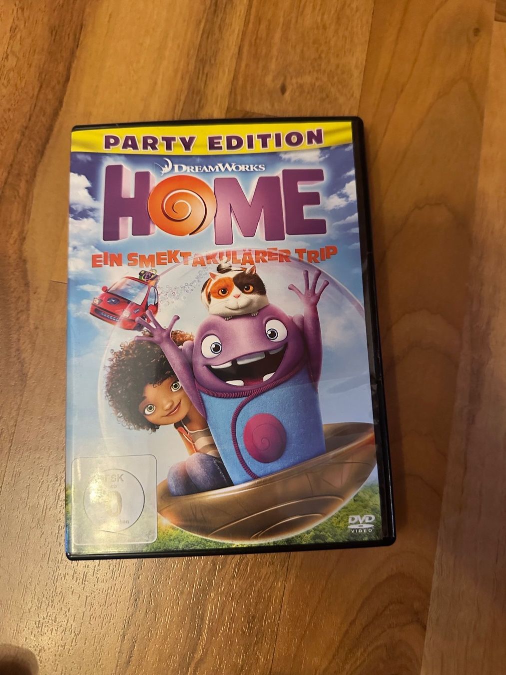 Tous les DVDs: Home - Party Edition – D'occasion à Schaan par Hermine2018