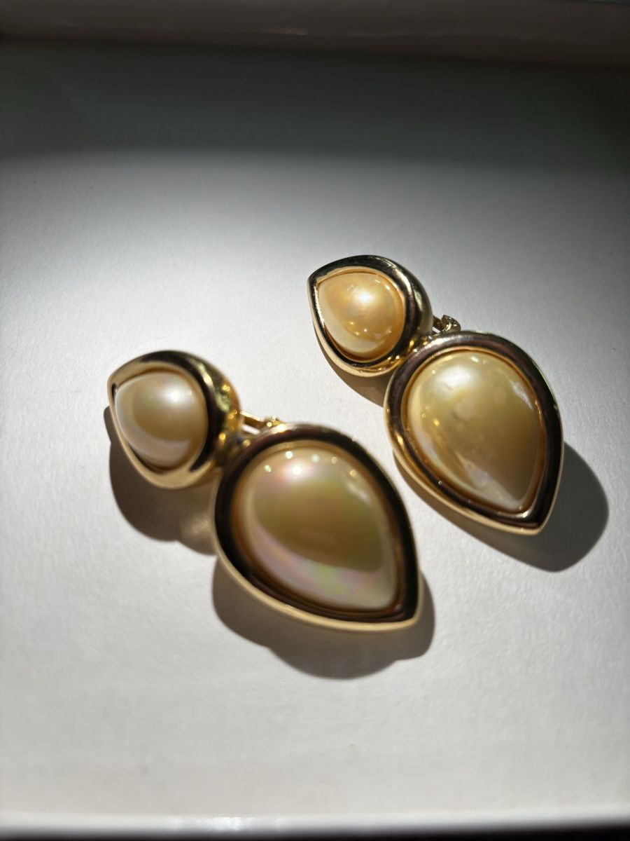 Dior Orecchini pendenti & Orecchini a lobo: Christian Dior Ohrclips, Vintage, Perlen-Look – Usato da Uznach venduto da Vintage2022.