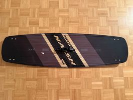Naish Traverse 138 x 41 cm TwinTip inkl. Straps und Finnen