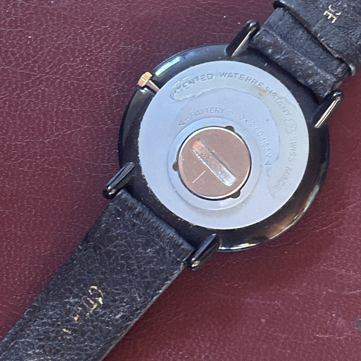 Swiss Orologi: Vintage Armbanduhr schwarz Designer  – Usato da Laufen venduto da Bellavitaboom 4