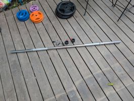 Langhantelstange 150cm 30/31mm mit 2 Paar Verschlüssen