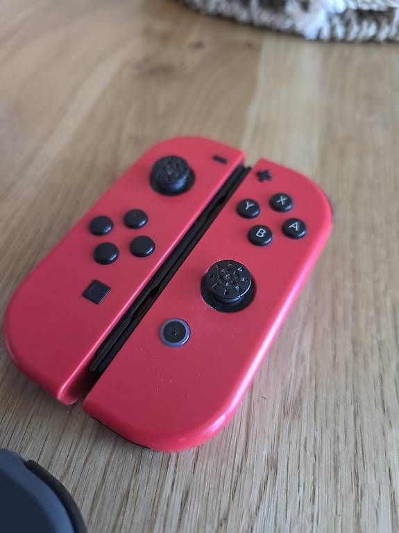 Controller: 2 paires de Joy-Con Nintendo Switch – Usato da Cottens FR venduto da SteveBssk 1
