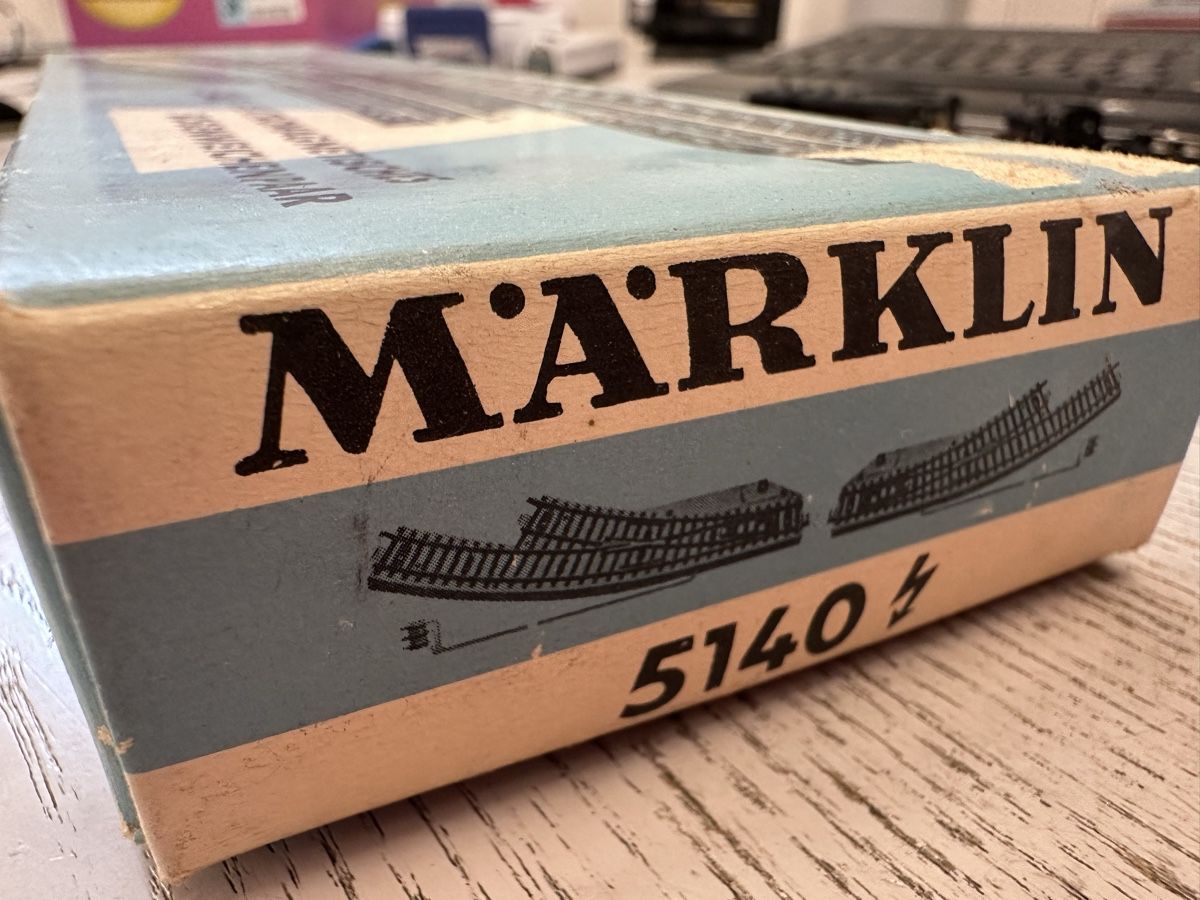 Märklin Modellini di ferrovie: Märklin 5140 Elektomagnetisches Bogenweichenpaar – Usato da Lupsingen venduto da New-Haven 1