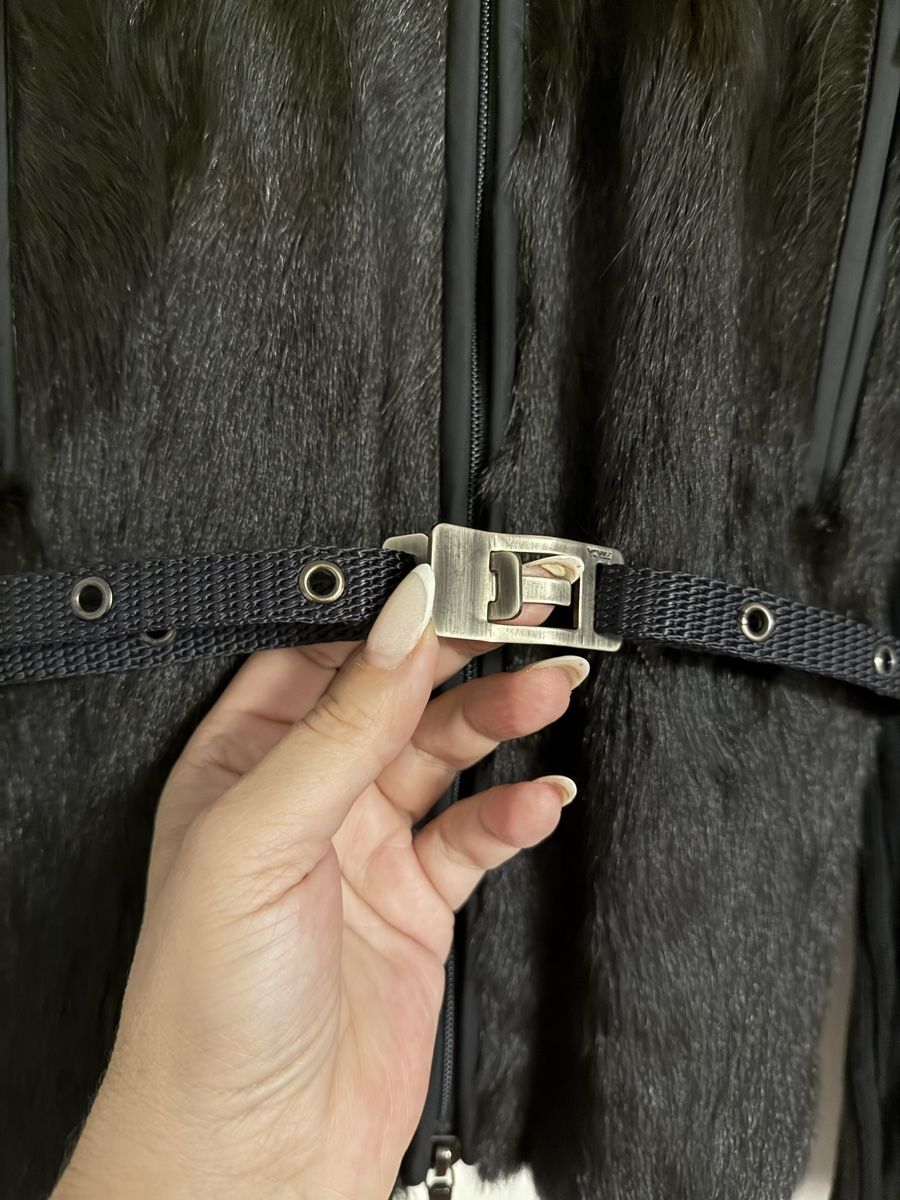 Prada Giacche: Prada Kapuzenpulli aus Fell Grösse 42 neu. – Nuovo (secondo la descrizione) da Riehen venduto da sirubin 2