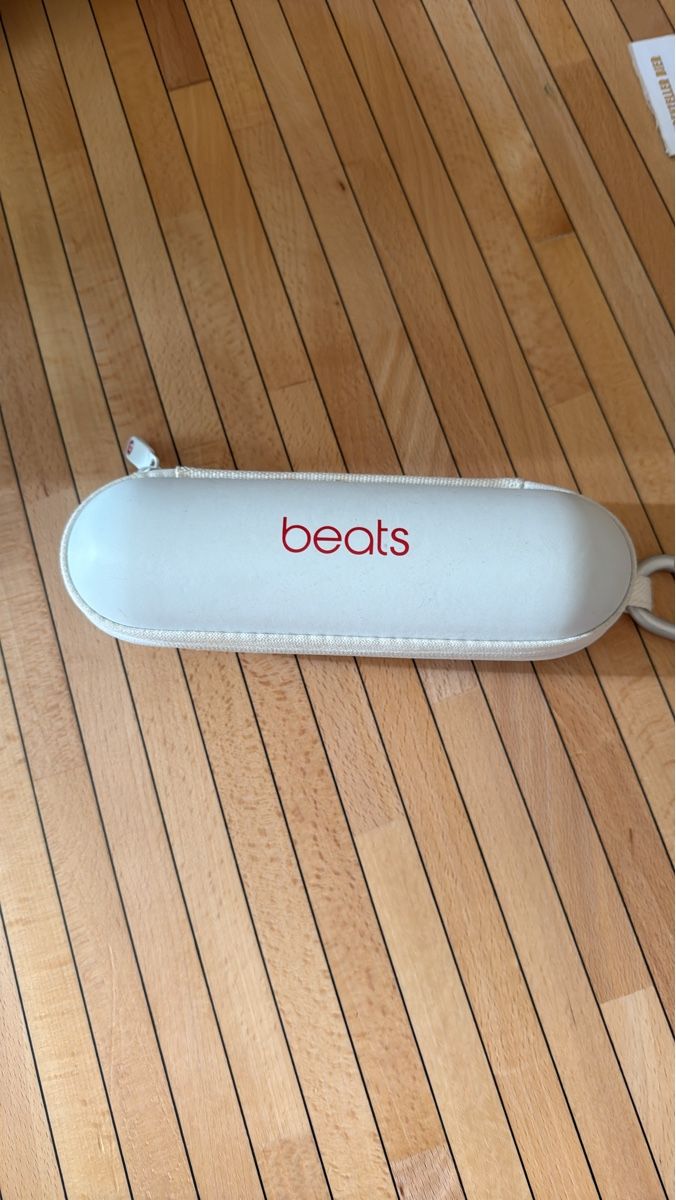Beats Casse acustiche: Beats by Dre Headphones Case - Pristine Condition! – Usato da Flumserberg tannenboden alp venduto da pedroredshoes 1