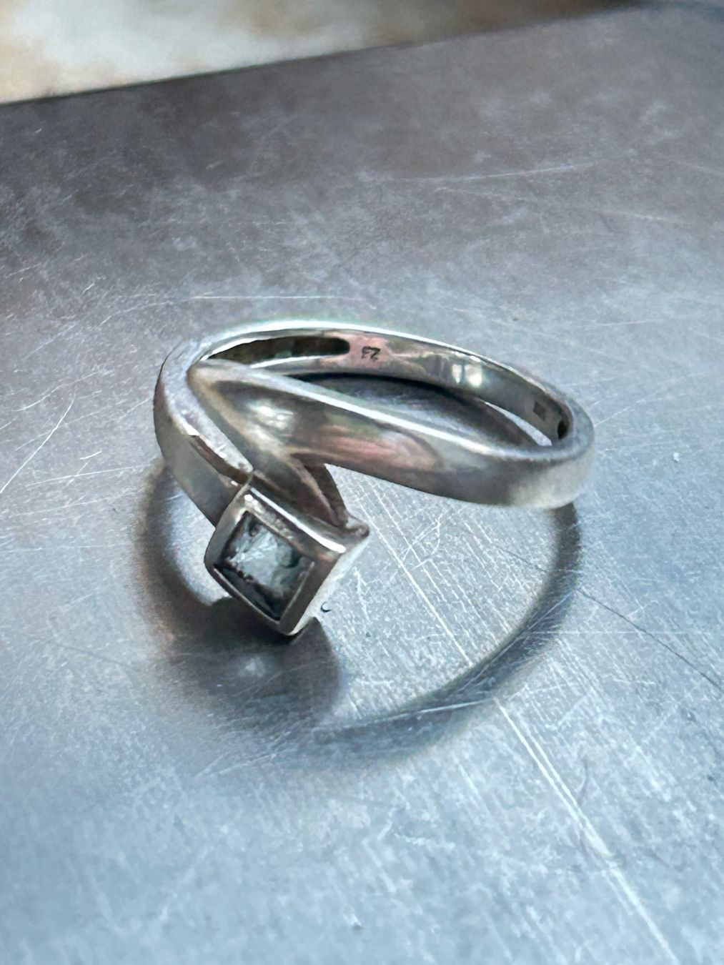 Anelli: Silber Ring mit blauem Stein (Grösse 50) – Usato da Dittingen venduto da Bijoubelle 1