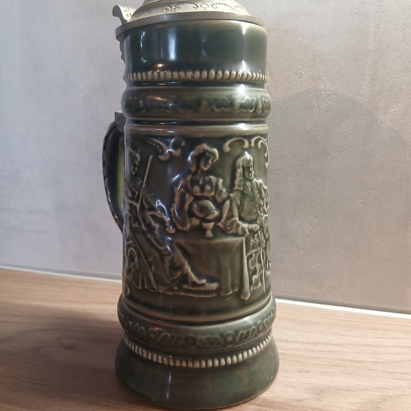 Bicchieri: Antiker Bierkrug mit Zinndeckel – Usato da Rapperswil SG venduto da Danii008 2