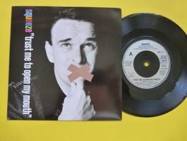 Squeeze – Trust Me To Open My Mouth