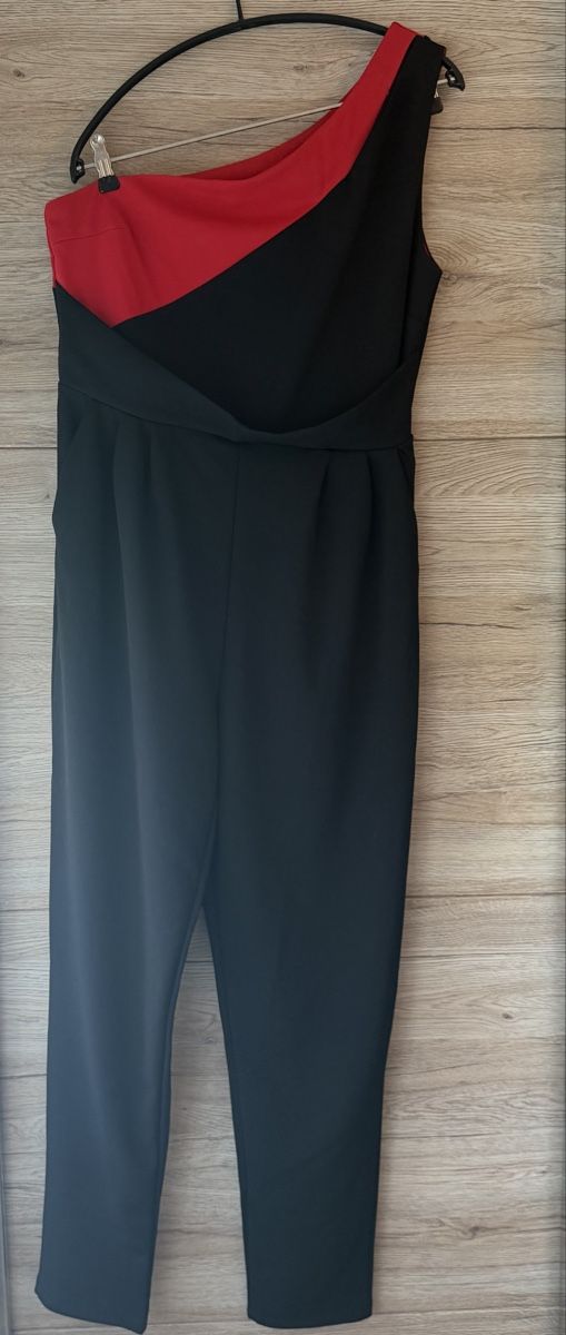 Wal G. Tute: Roter/schwarzer Jumpsuit, UK size 16 – Nuovo e nell'imballaggio originale da Au ZH venduto da FMRF