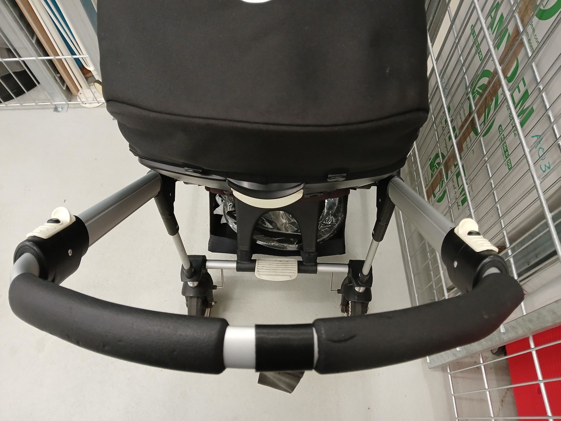 Bugaboo Carrozzine: Gebrauchter Bugaboo Kinderwagen mit viel Zubehör – Usato da Zürich venduto da esr_x8kb 3