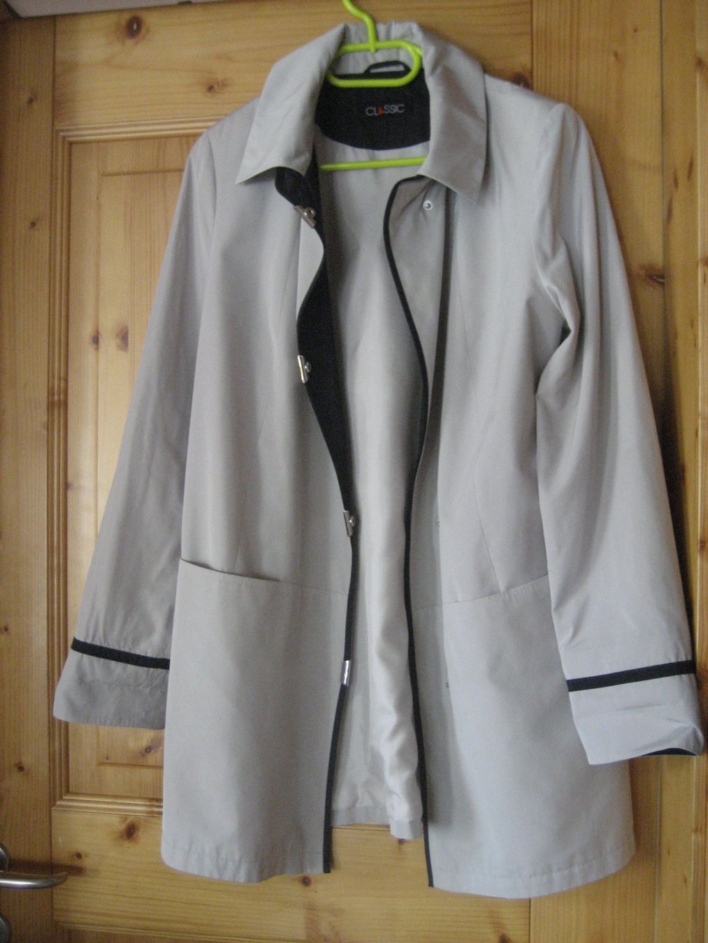 Cappotti: Regenmantel, col. beige/dunkelblau – Usato da Unterengstringen venduto da Olifant4