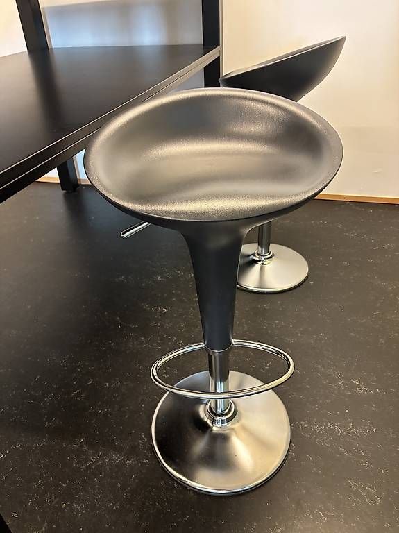 Tische: Bartisch 200x100 schwarz + 3 Barhocker, Set od. einzeln – Gebraucht aus Binningen von oth_h858 1