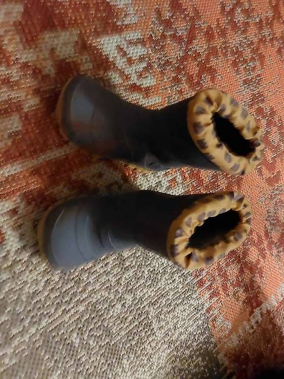 Scarpe per ragazzi: Chaussures enfants tailles 22-23 – Usato da Cheseaux-Lausanne venduto da dia_m5kw 2