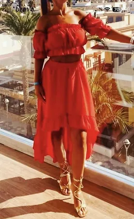 Rotes Sommer-Set aus Crop-Top und Rock