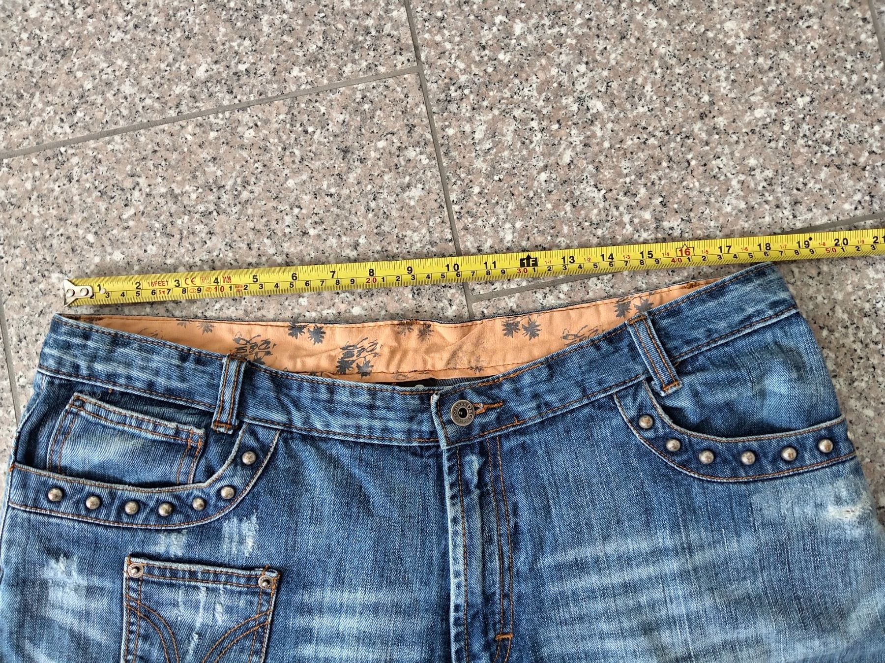 Dolce & Gabbana Pantaloni: Dolce & Gabbana Kurze Hose – Usato da Wängi venduto da Maelstrom 5