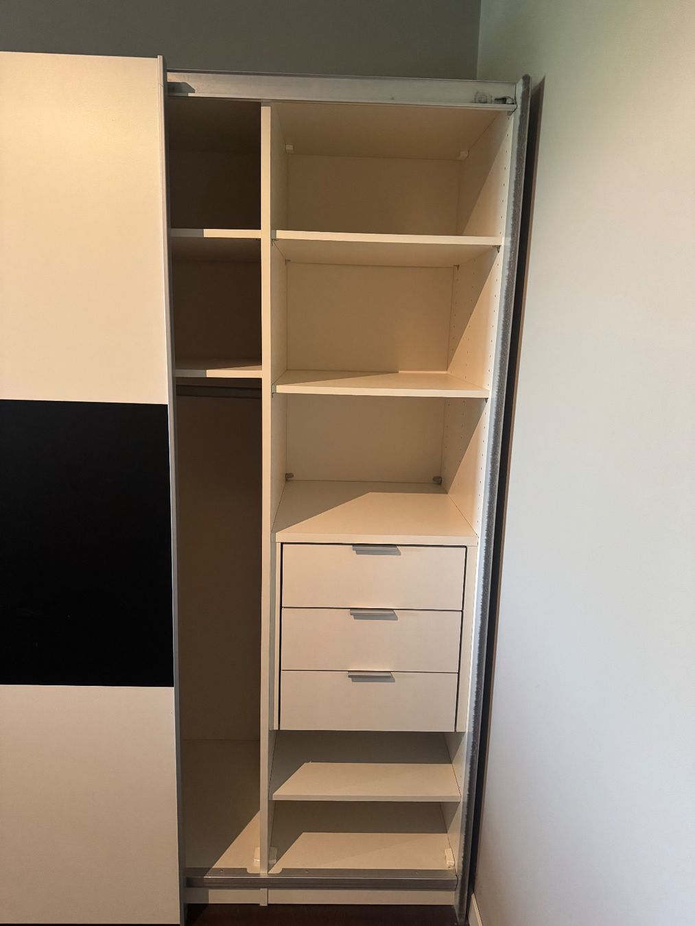 Armadi: Kleiderschrank – Usato da Herrliberg venduto da Hamptonlane 2