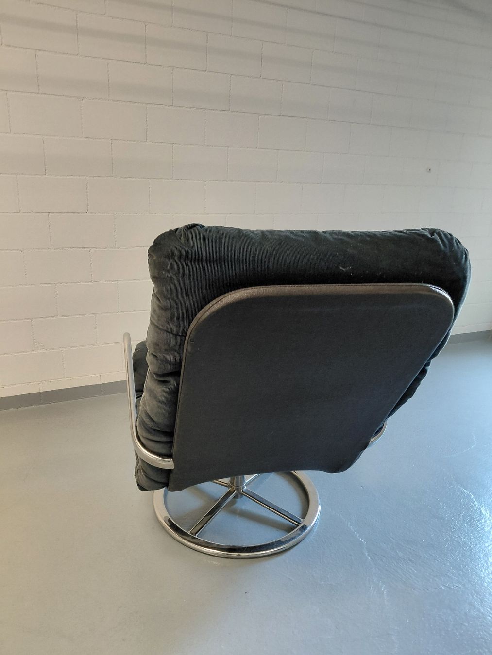 Poltrone: Sessel dunkelblau Cord mit Metallgestell – Usato da Cham venduto da srb_26vq 1