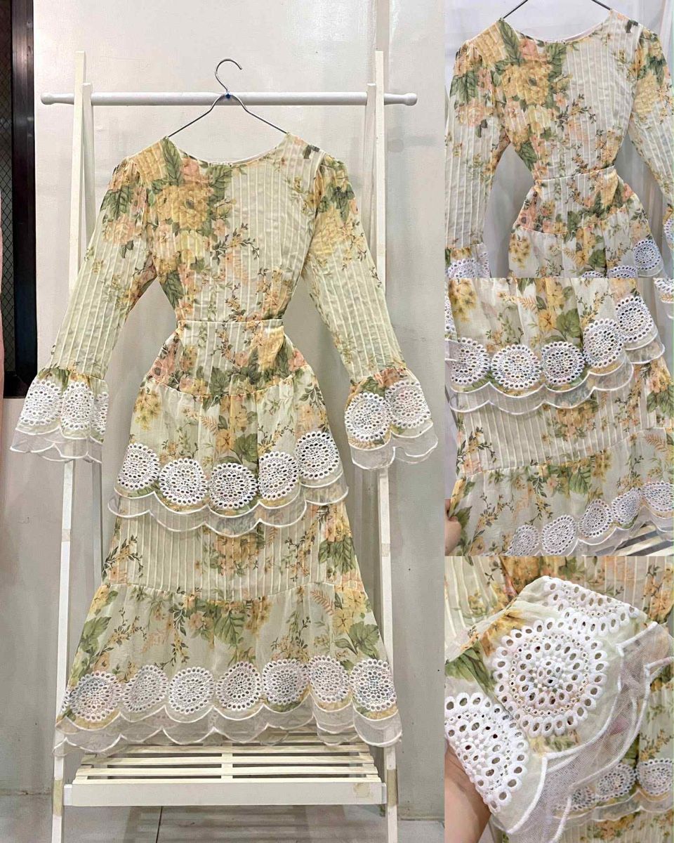 Vestiti: Floral Midi Dress – Usato da St.Josefen venduto da lop_lh8d 1