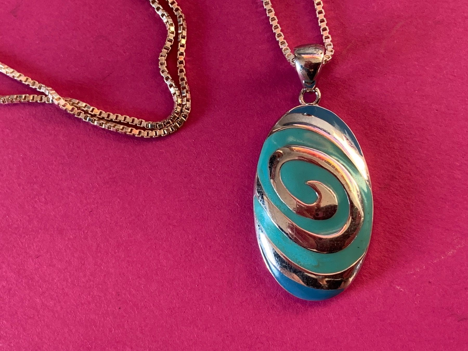 Catenine: Silberkette mit farbiger Spirale (55cm) – Usato da Laufen venduto da Trendmarket