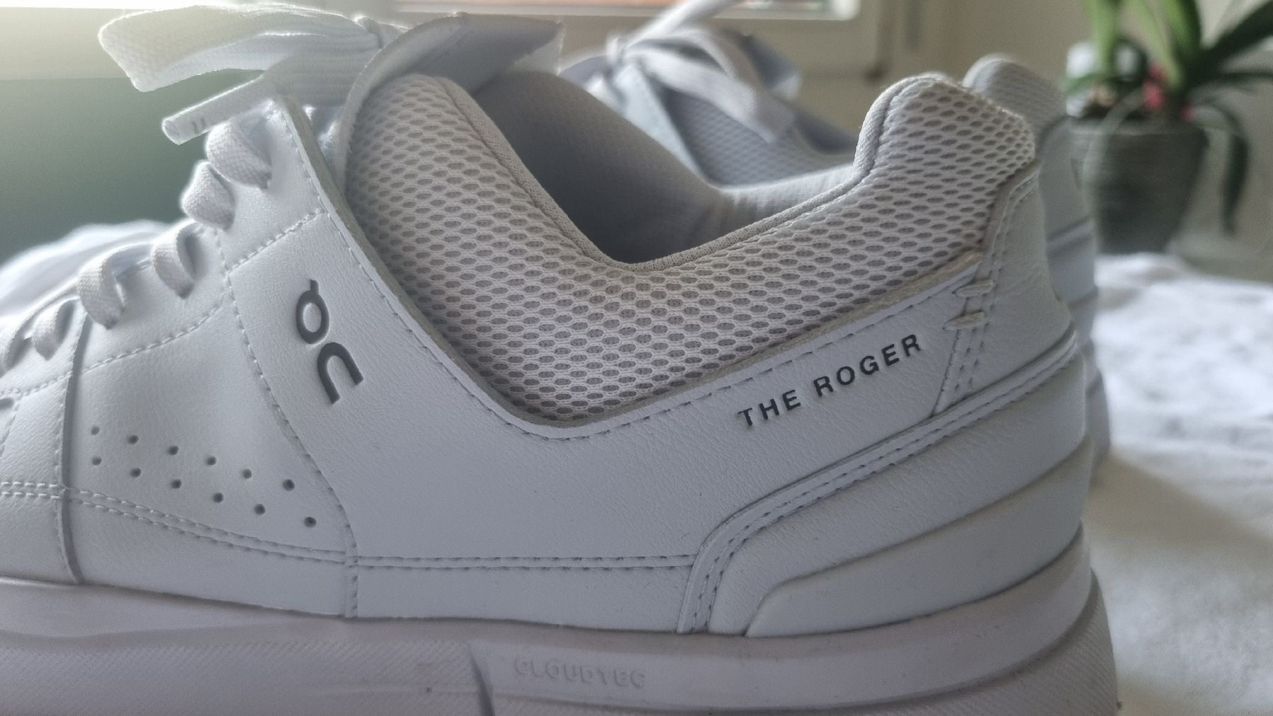 On Scarpe da uomo: ON THE ROGER, EU 42.5 Leder Sneaker – Usato da Uster venduto da Worm 1