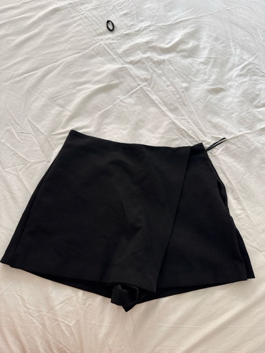 Mango Pantalons: Mango shorts – D'occasion à Nebikon par Preloved_bykelly