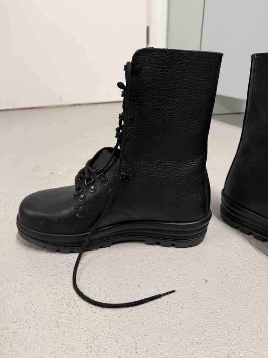Schweizer Armee Scarpe da uomo: Kampfstiefel KS90 Grösse: 44 – Nuovo (secondo la descrizione) da Winterthur venduto da BoNgIbo 1