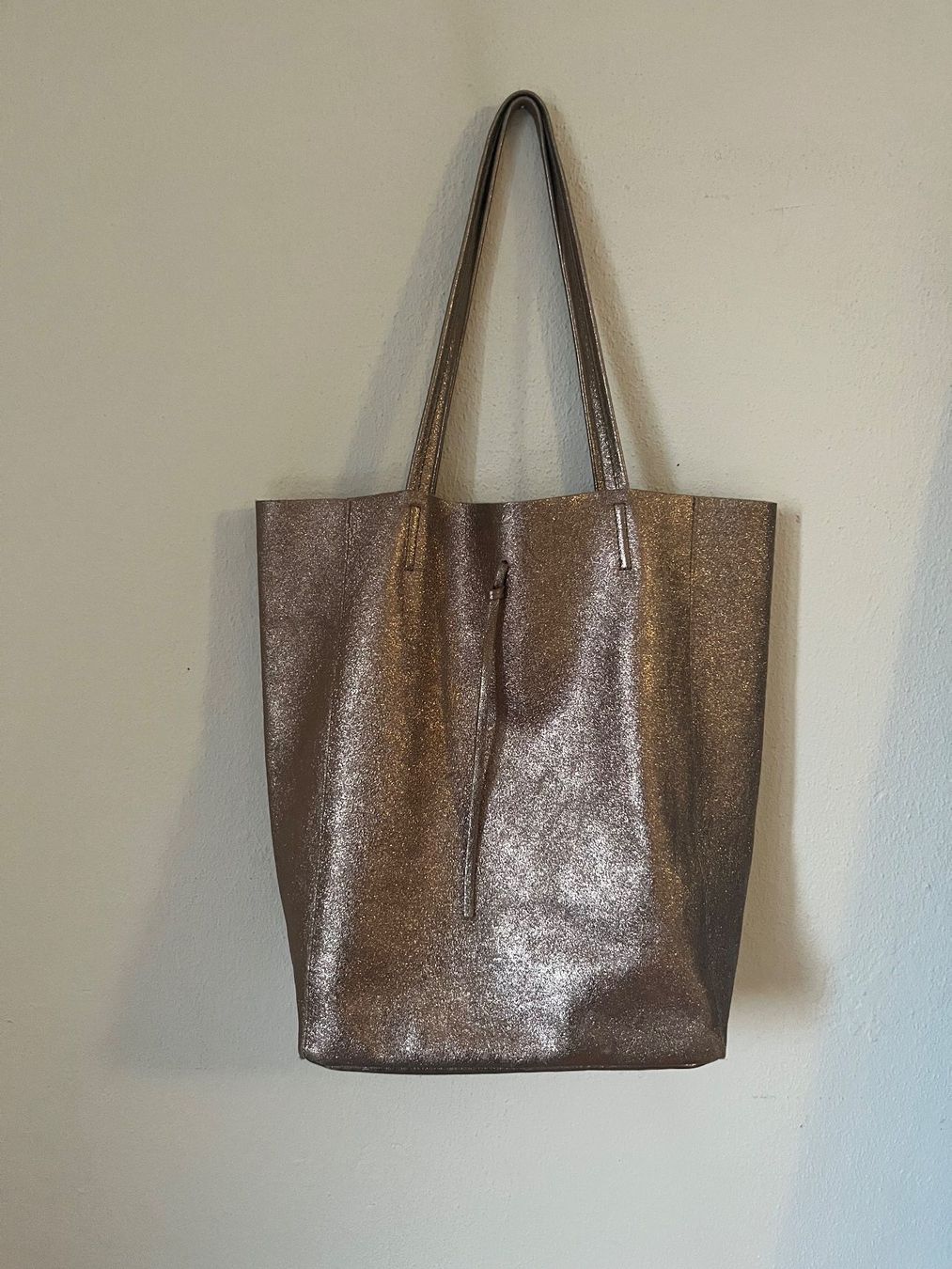 Taschen für Damen: Rosegoldene Handtasche – Gebraucht aus Bern von ana_m9zz