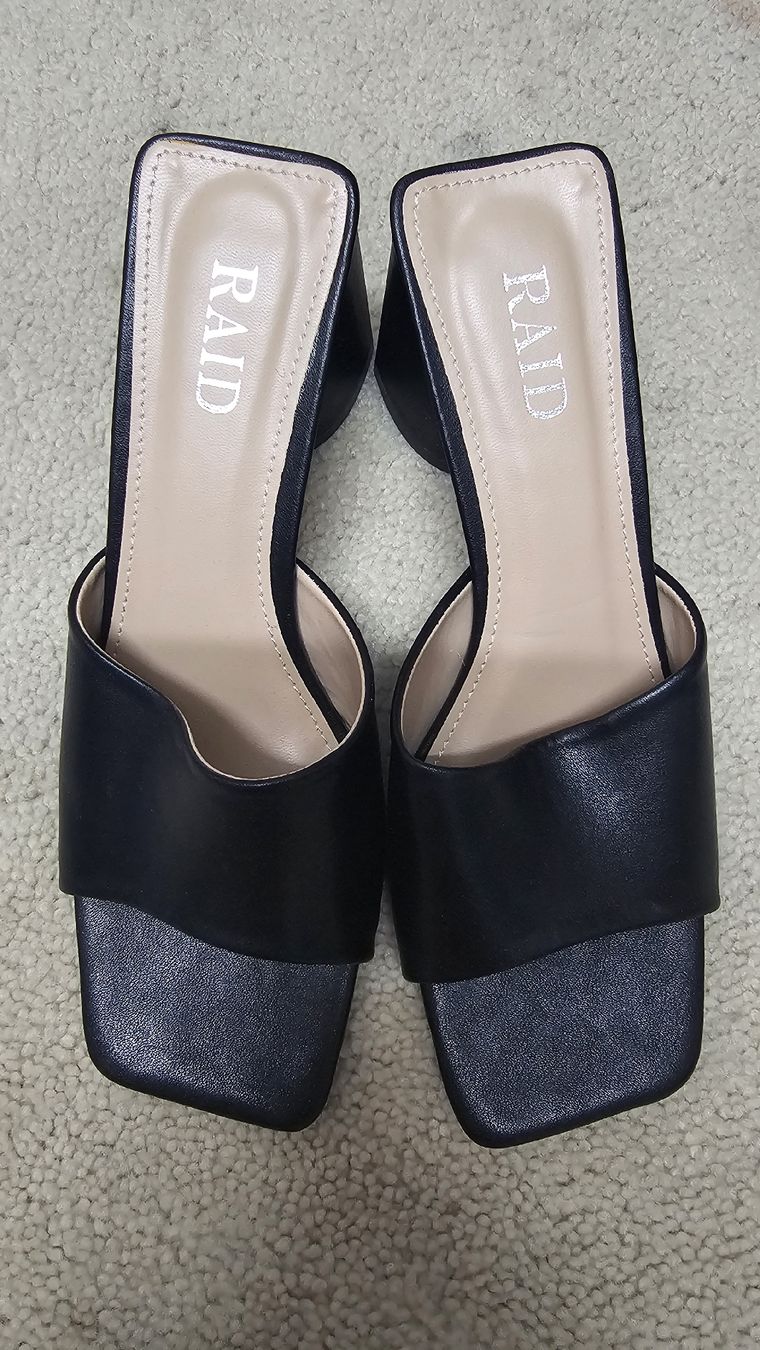 Scarpe da donna: RAID Pantoletten schwarz Grösse 4  – Usato da Rothrist venduto da Niggitta