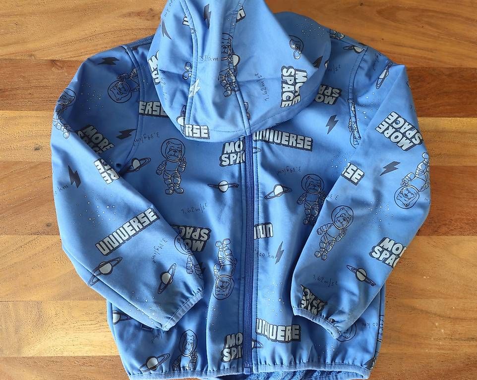 Vestes & Manteaux: Kind Softshelljacke Gr. 122 – D'occasion à Magden par tob_lc27
