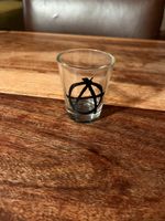 Schnapsglas Anarchie