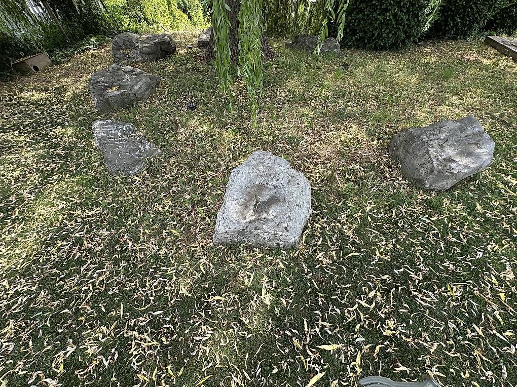 Steine & Dachziegeln: 7schöne Naturstein-Findlinge – Gebraucht aus Uettligen von Maxime_Ehrsam.2020 1