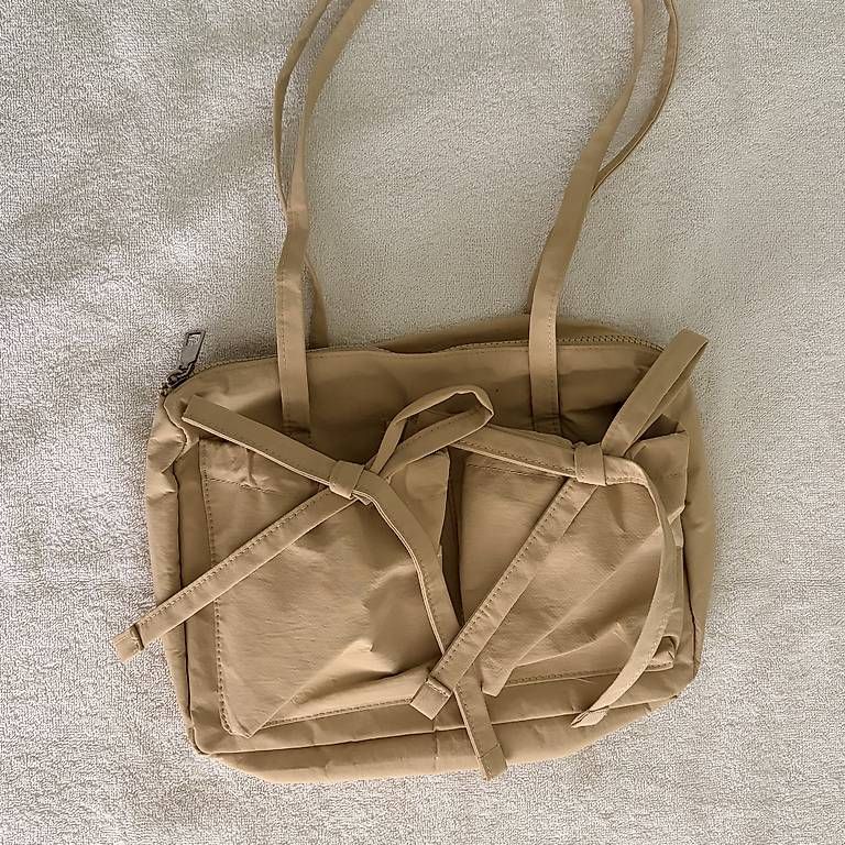 Borse da donna: Beige Schultertasche mit Schleifendetails – Nuovo (secondo la descrizione) da Berikon venduto da nao_5qbr 1