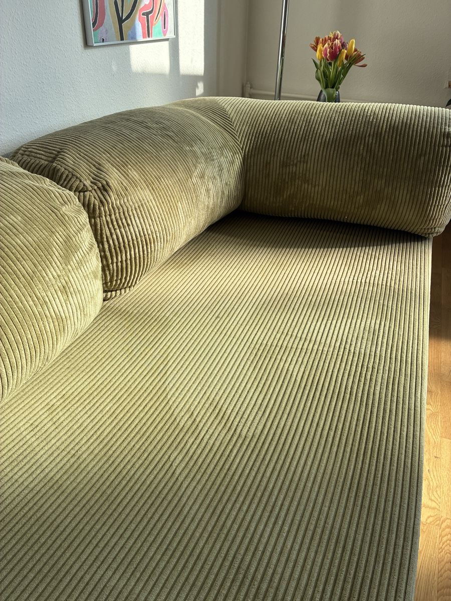 OMHU Sofas: OMHU Teddy Sofa Olive – Gebraucht aus Zürich von Fl0 2
