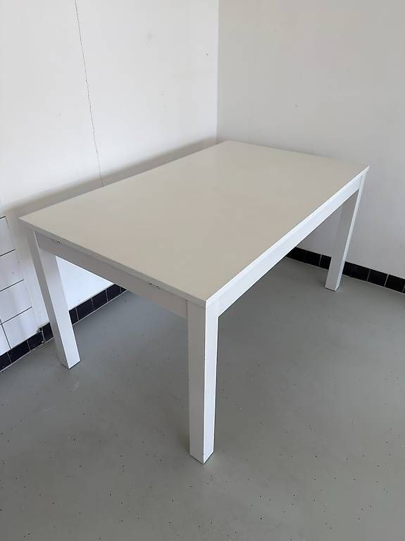 Ikea Tavoli: Table à  rallonge Ikea, 140/196x85 – Usato da Le Lignon venduto da EAS