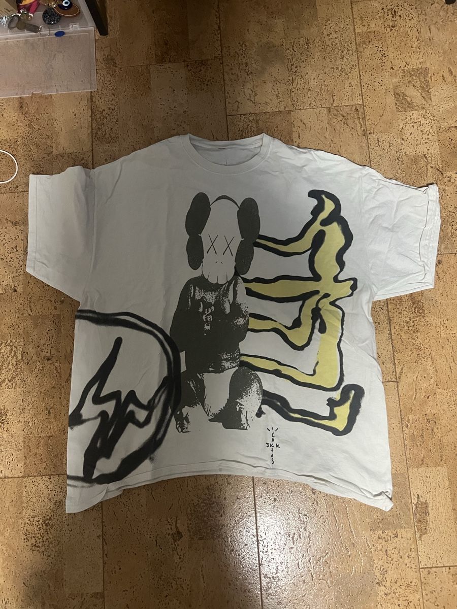 T-shirt: Travis Scott x Kaws T-Shirt – Usato da Uhwiesen venduto da maflo2