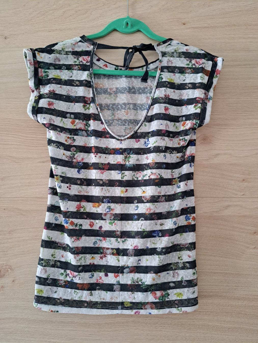 T-shirt: Maglietta estiva a righe e fiori – Usato da Taverne venduto da SelenaR. 1