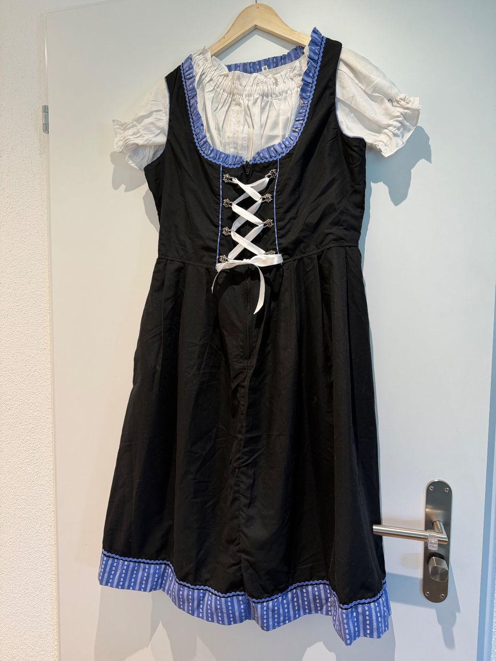 Costumes: Dirndl – D'occasion à Tuggen par feg_9hpr 1