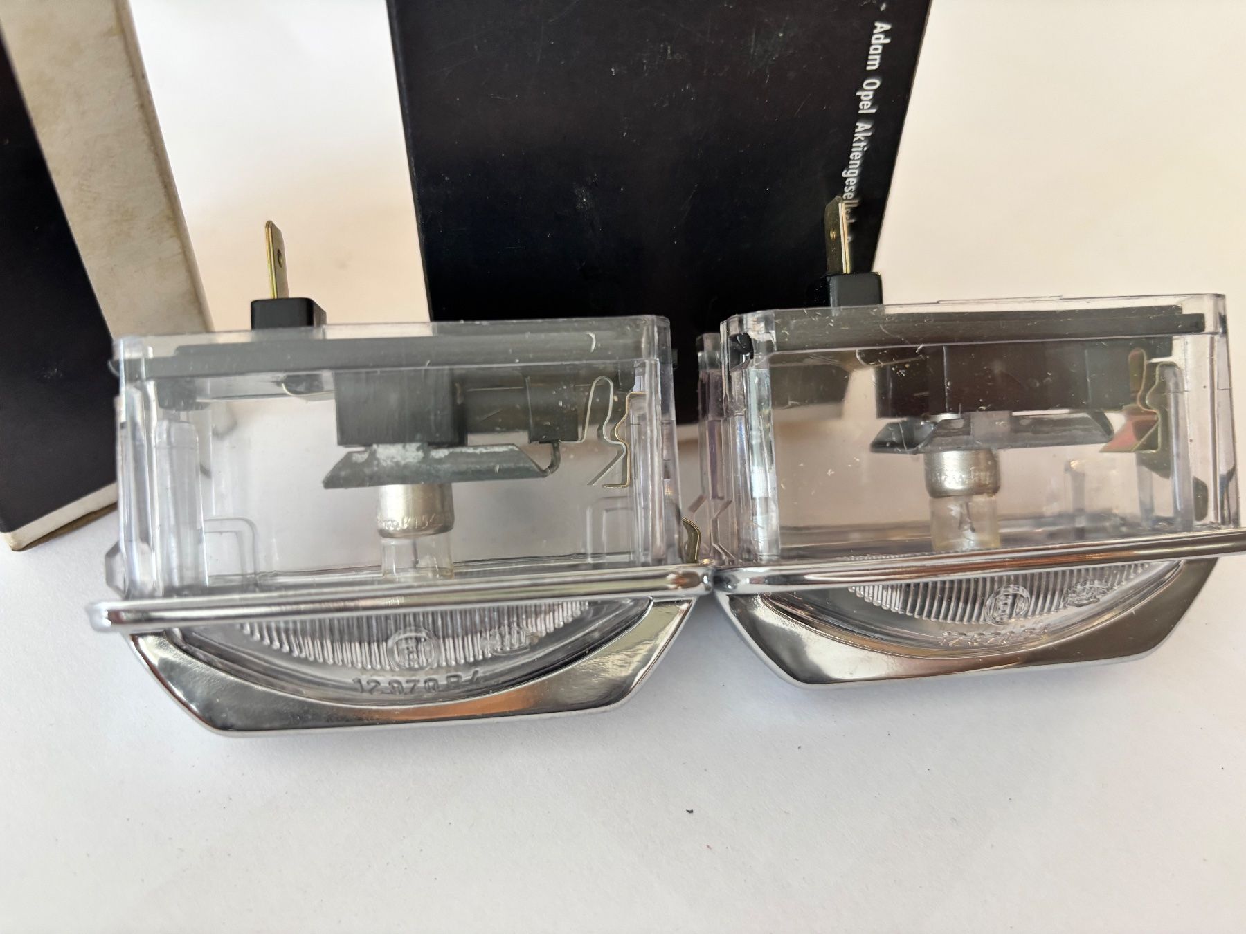 Opel Tutti pezzi di ricambio auto: Opel Blitz Nummernbeleuchtung NOS – Nuovo e nell'imballaggio originale da St. Gallen venduto da always-a-good-buy 2