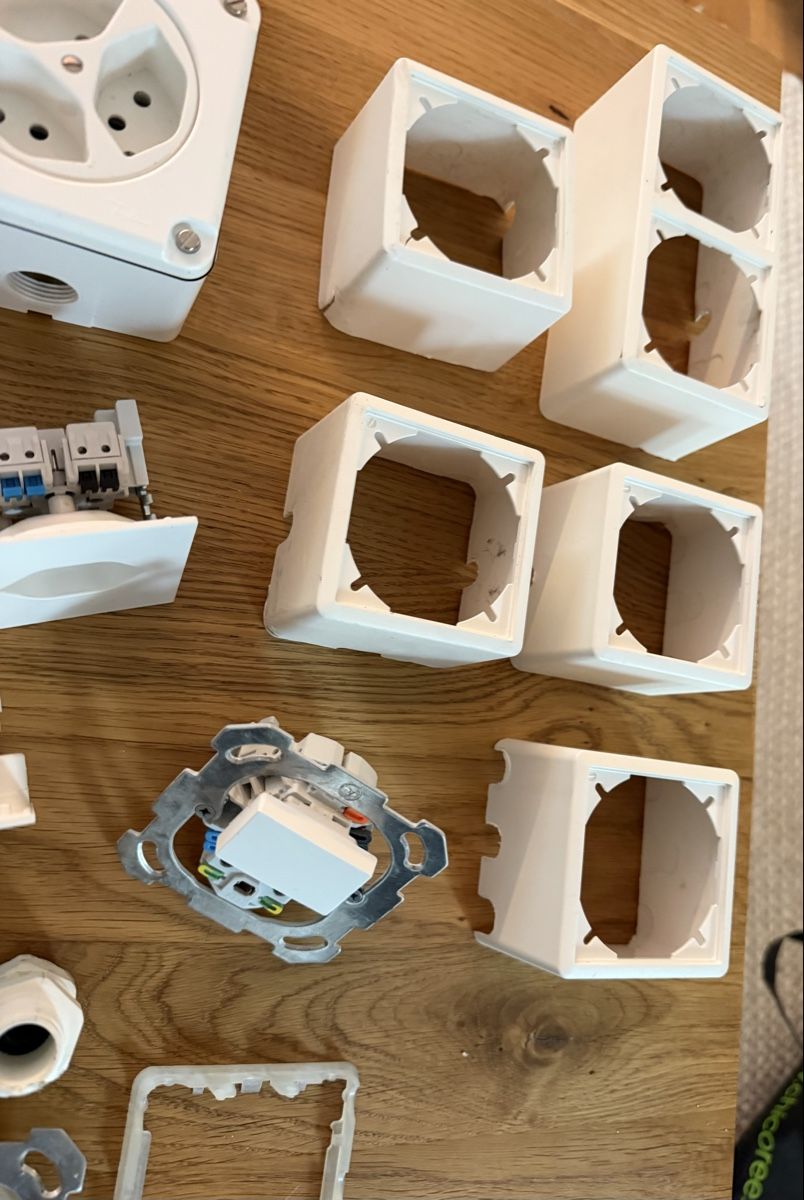 Feller Stecker: Diverses Elektro Material  – Defekt aus Urtenen-Schönbühl von daremare 5