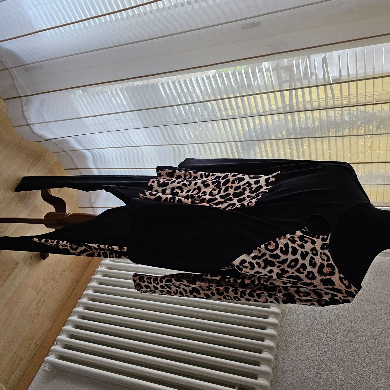 Kleiderpakete: Schnäppchen haus anzug  schwarz Leopard Gr.  gr 48 bis 50 – Neu und originalverpackt aus wolfhalden von 46464646 3