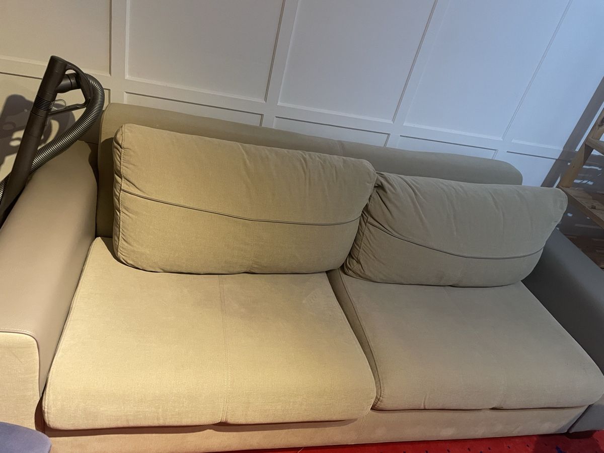Sofas: Gratis Sofa saloni – D'occasion à Schiers par Talha_Akkas