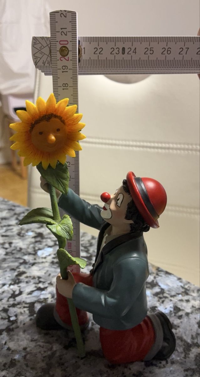 Figuren: Gilde Clown mit Sonnenblume – Gebraucht aus Küssnacht am Rigi von Suchenfinden 1