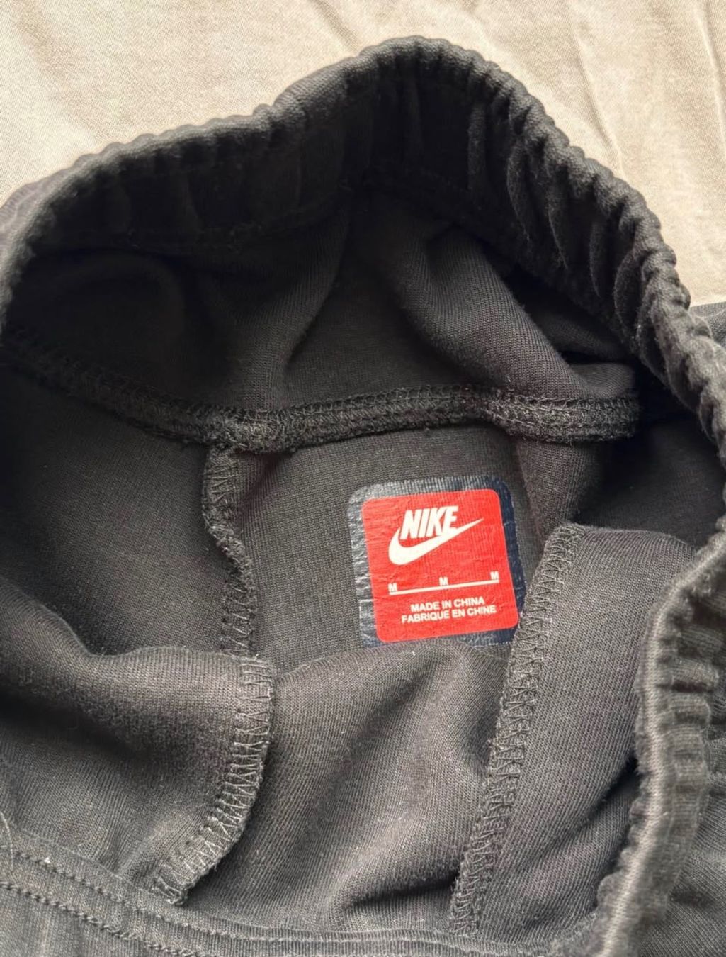 Nike Hosen: Nike tech bas noir taille M – Neu (gemäss Beschreibung) aus Genève von jae_n2pn 1