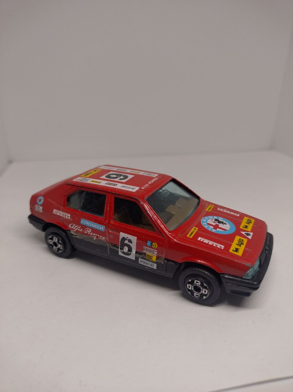Bburago Modellautos: Bburago, Alfa Romeo 33, 1/43 – Gebraucht aus La Chaux-de-Fonds von Pierrot8404