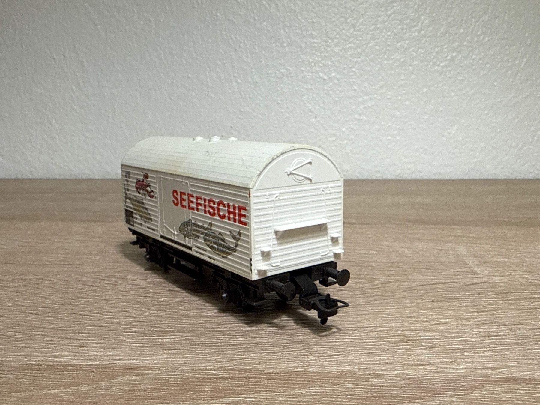 Fleischmann Modellini di ferrovie: Fleischmann Güterwagen DB Seefische H0 (35) – Usato da St-Aubin-Sauges venduto da Lo_Go 3