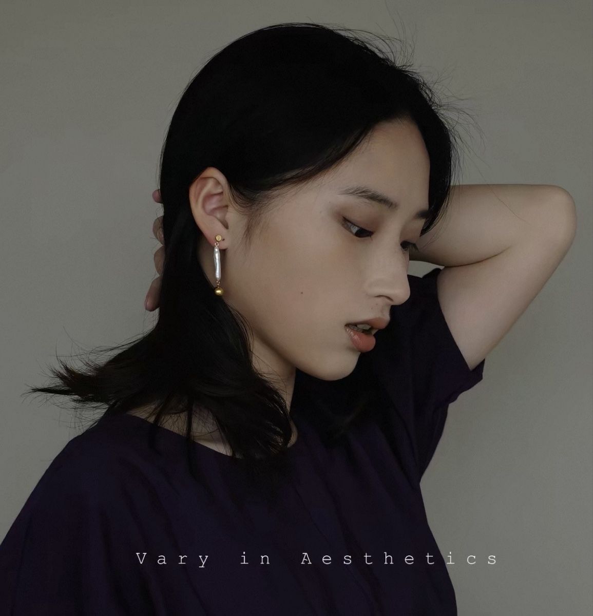 Orecchini pendenti & Orecchini a lobo: New with gift package Korean Pearl Drop asymmetrical Earring – Nuovo e nell'imballaggio originale da Basel venduto da 550_ckp6 4